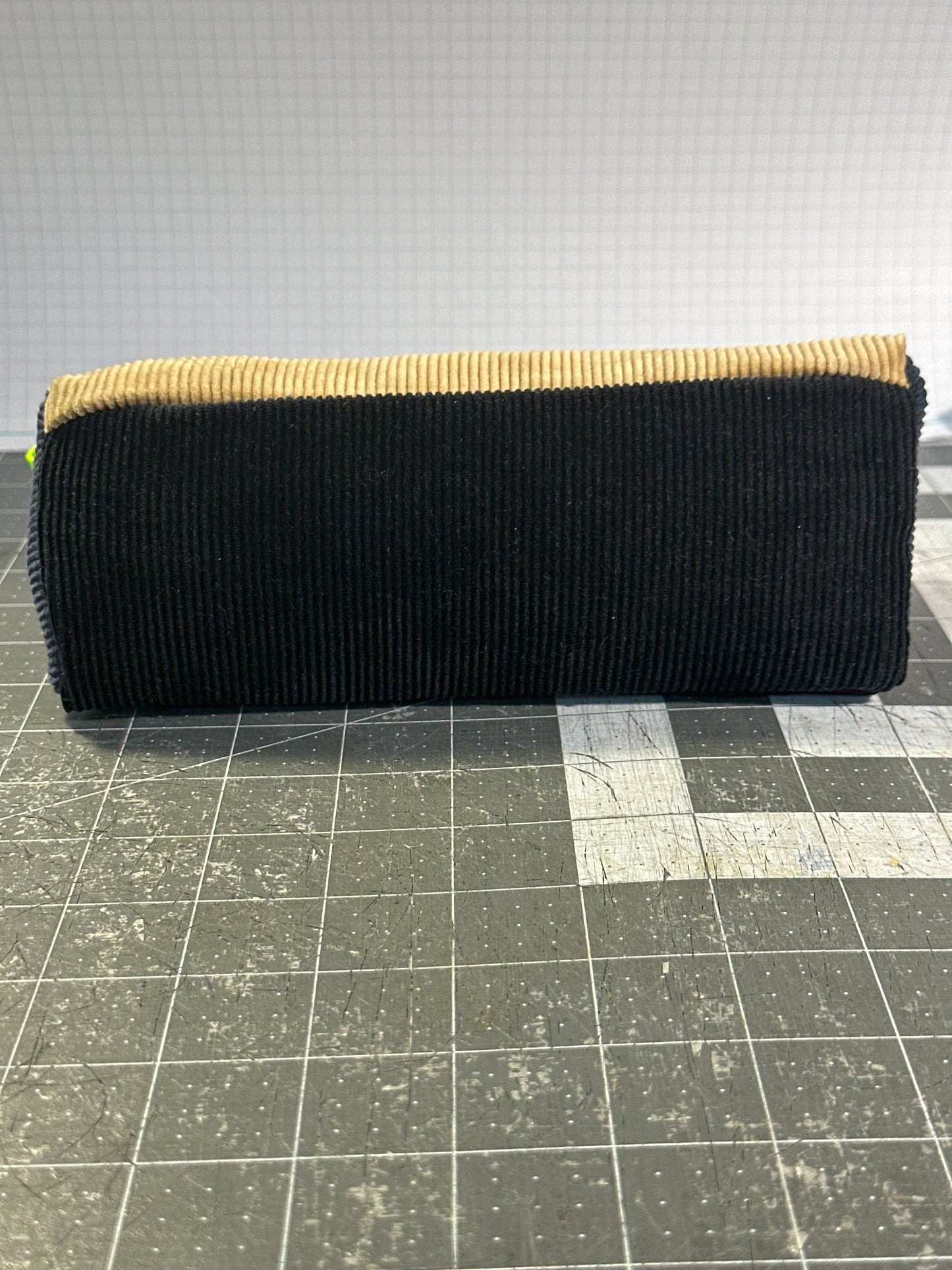 Worn-Wear Upcycled Triangle Pencil Case 0001 (medium)