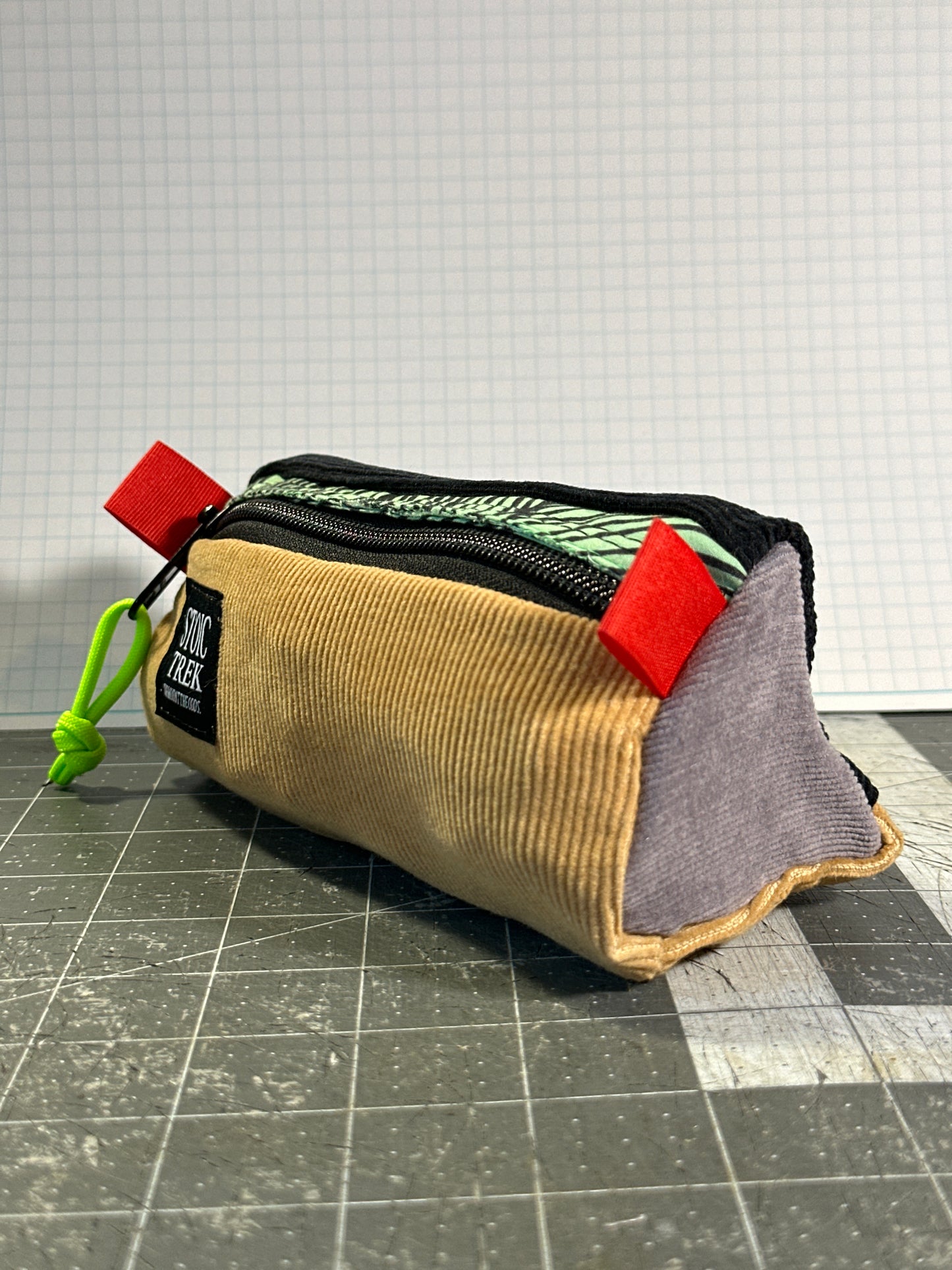 Worn-Wear Upcycled Triangle Pencil Case 0001 (small)