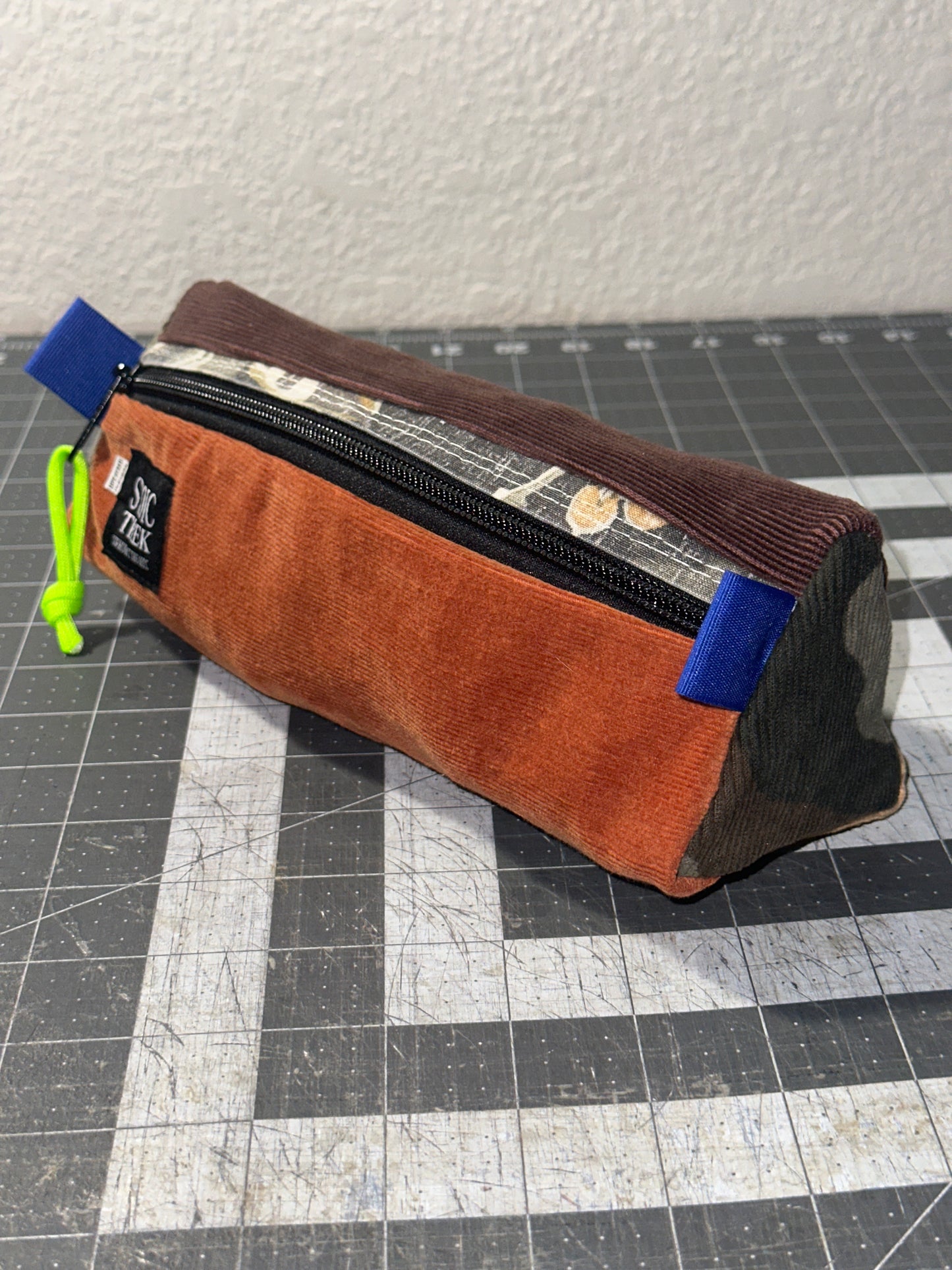 Worn-Wear Upcycled Triangle Pencil Case 0009 (large)