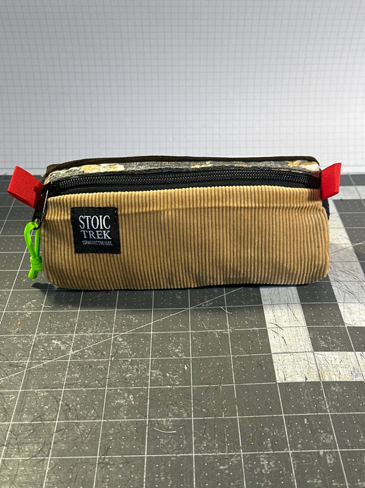 Worn-Wear Upcycled Triangle Pencil Case 0001 (medium)