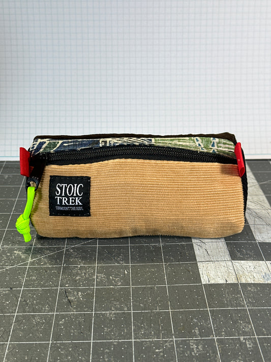 Worn-Wear Upcycled Triangle Pencil Case 0005 (small)