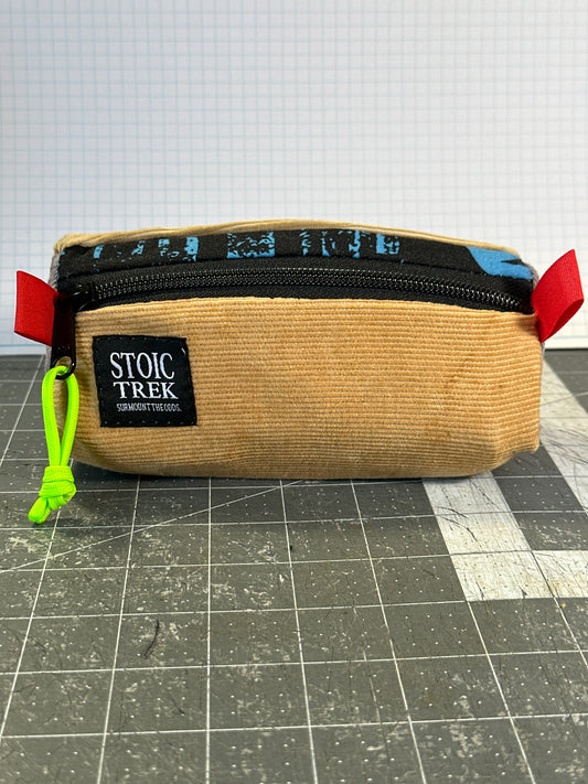 Worn-Wear Upcycled Triangle Pencil Case 0006 (small)