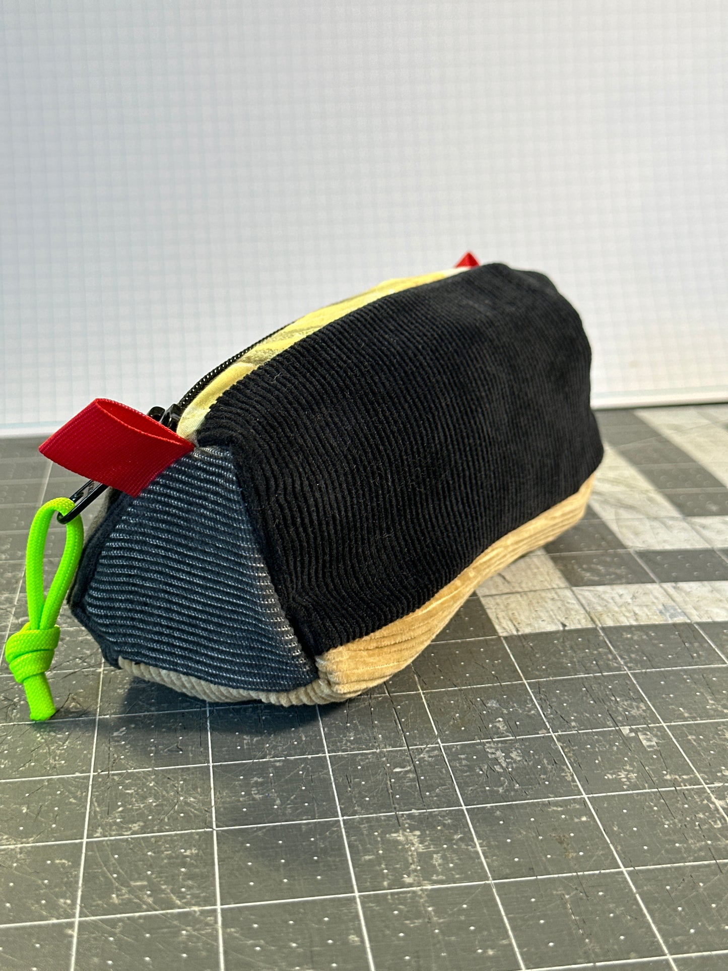 Worn-Wear Upcycled Triangle Pencil Case 0007 (small)